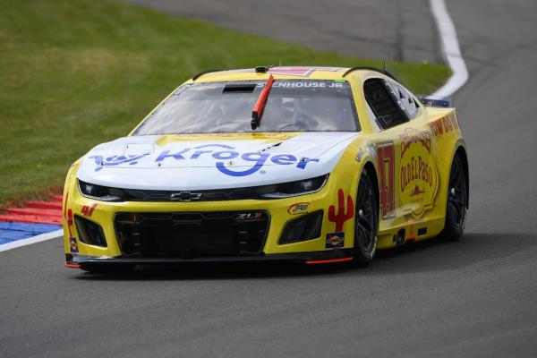 Ricky Stenhouse Jr. wins squeaker at Talladega after massive crash