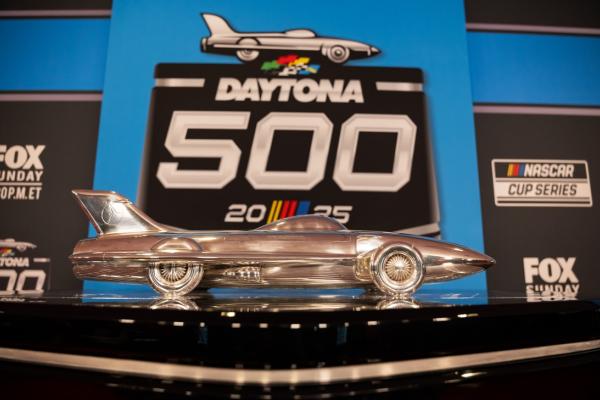 Daytona 500 kicks off new Cup season by testing drivers’ strategies