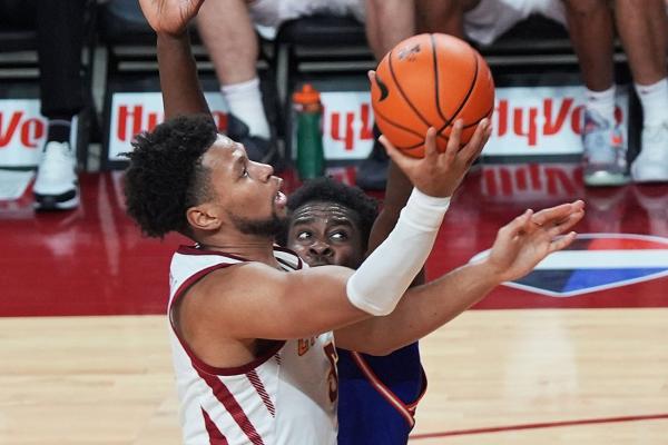 No. 3 Iowa State, West Virginia put staunch defenses to task