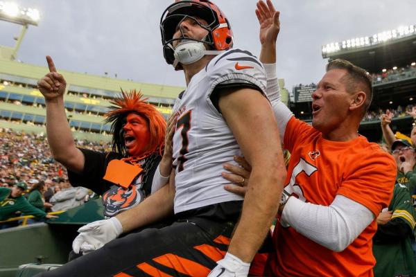 Bengals TE Tanner Hudson signs extension for 2026