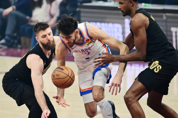 Thunder stars shine in 32 - point victory over Cavs
