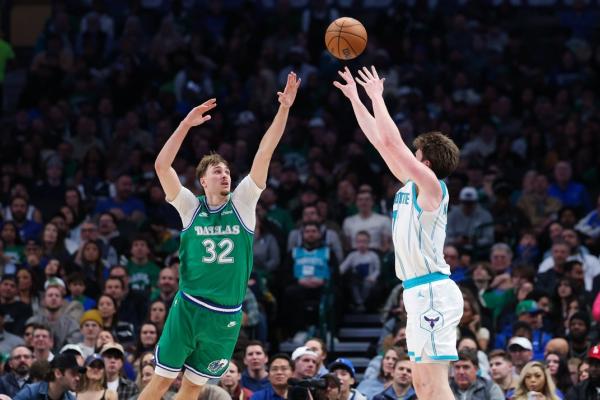 NBA roundup : Kon Knueppel , Hornets hold off Cooper Flagg ( 49 ), Mavs