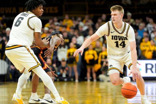 Iowa aims to take advantage of beaten-up Oregon
